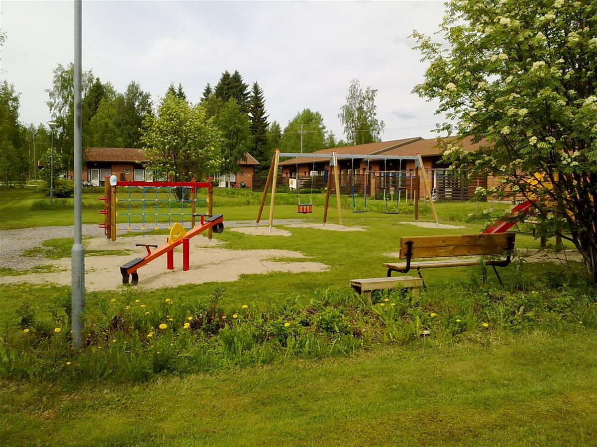 Pajatie_leikkikenttä110610b.jpg